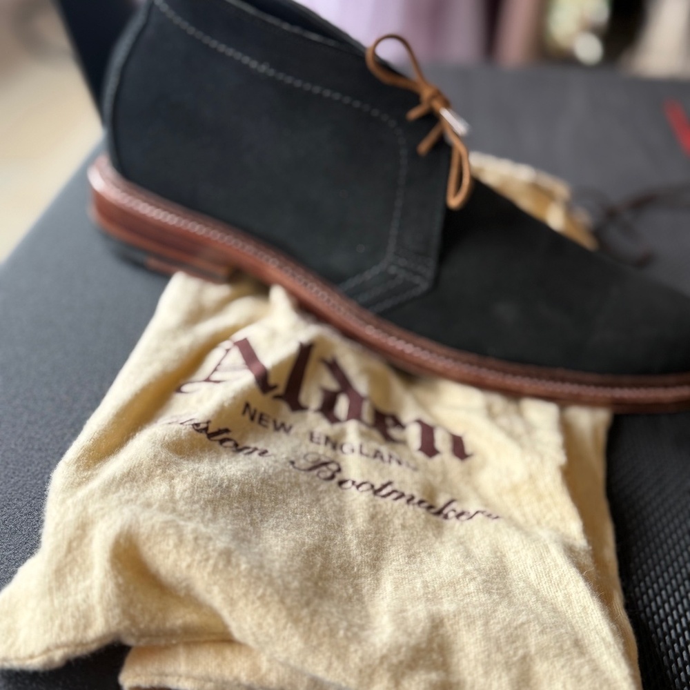 Alden suede chukkah si.e 9.5 E (wide) perfect condition only worn a few times